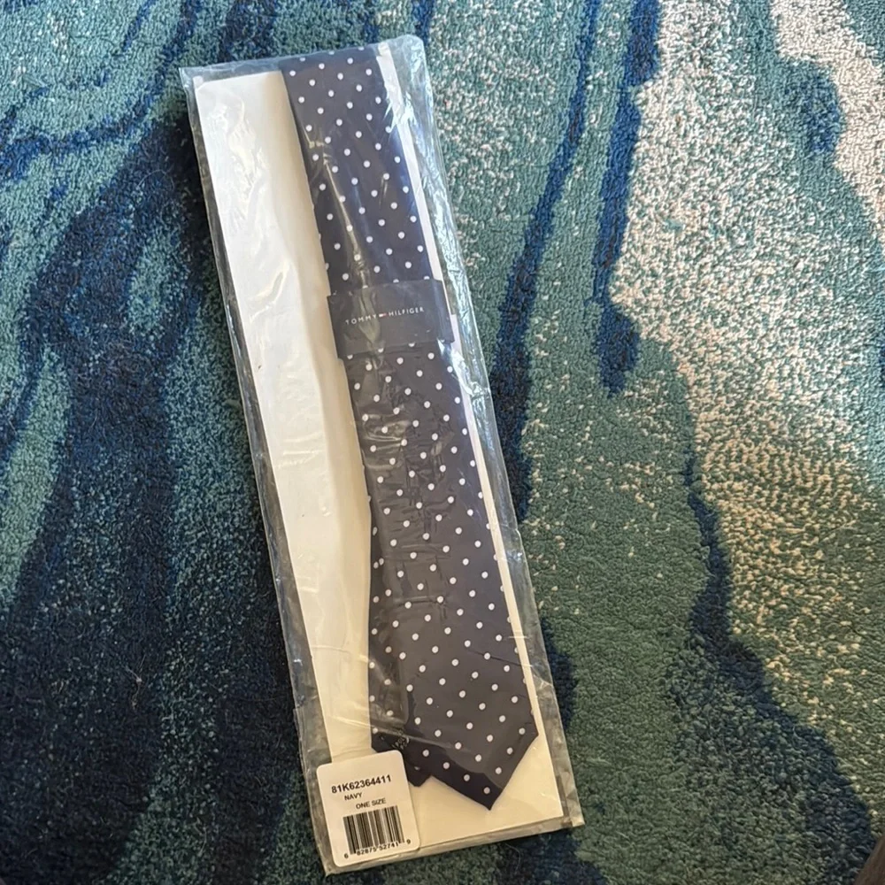 New, Tommy Hilfiger Boys Navy & White Polka Dot Tie